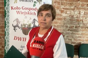 02.06.2024. Dwikozy. Obchody jubileuszu 100-lecia istnienia Koła Gospodyń Wiejskich "Ziemia Dwikoska". Na zdjęciu: Ewa Klocek - przewodnicząca KGW Ziemia Dwikoska / Fot. Grażyna Szlęzak - Radio Kielce