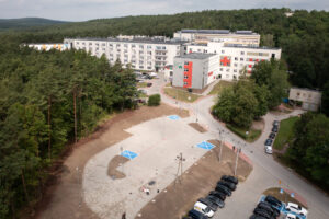 Dodatkowe miejsca parkingowe w szpitalu w Czerwonej Górze