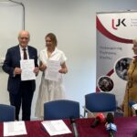 11.06.2024. Kielce. Podpisanie umowy o współpracy między UJK, a Fundacją Nutricią. Na zdjęciu (od lewej): profesor Stanisław Głuszek - rektor UJK, Anna Cywińska - prezeska Fundacji Nutricia, profesor Dorota Kozieł - prorektor do spraw medycznych UJK / Fot. Daniel Lenart - Radio Kielce