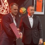 22.06.2024. Ostrowiec Św. Na zdjęciu (od lewej): Radosław Jacek - nowy trener KSZO i Piotr Chorab - prezes KSZO / Fot. Kamil Król - Radio Kielce