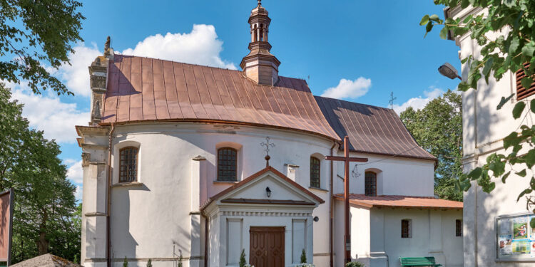 Na zdjęciu: kościół pod wezwaniem Trójcy Przenajświętszej w Samborcu / źródło: diecezja sandomierska