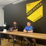01.06.2024. Kraków. Mecz Wieczysta Kraków - Czarni Połaniec. Na zdjęciu (z prawej): Łukasz Cabaj - trener Czarnych Połaniec / Fot. Adrian Karwat - Radio Kielce