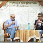 18.06.2024. Kielce. Dom Środowisk Twórczych w Kielcach. Spotkanie z sędzią Igorem Tuleyą. Na zdjęciu (od lewej): mecenas Edward Rzepka - prowadzący spotkanie, sędzia Igor Tuleya - polski prawnik / Fot. Sebastian Kalwat - Radio Kielce
