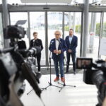 14.06.2024. Kielce. Targi Kielce. Konferencja prasowa. Na zdjęciu (od lewej): Agata Wojda - prezydent Kielc, Andrzej Mochoń - prezes zarządu Targów Kielce, Łukasz Syska - zastępca prezydenta Kielc / Fot. Wiktor Taszłow - Radio Kielce