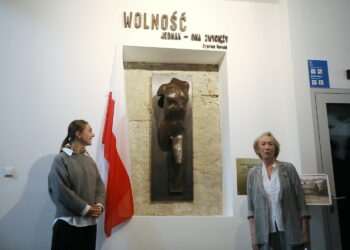 14.06.2024. Kielce. OMPiO. Odsłonięcie rzeźby „Liberte” francuskiego artysty Jeana Cardot / Fot. Wiktor Taszłow - Radio Kielce