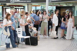 18.06.2024. Kielce. Dworzec Autobusowy. Happening "Bach na dworcu" / Fot. Wiktor Taszłow - Radio Kielce