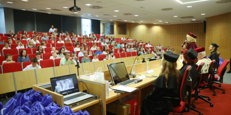 22.06.2024. Kielce. Zakończenie roku Uniwersytetu Dziecięcego UJK / Fot. Wiktor Taszłow - Radio Kielce