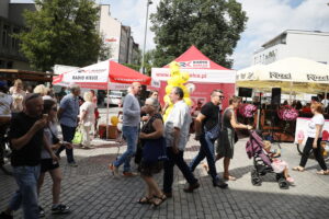 22.06.2024. Kielce. Program „Złota Sobota” Radia Kielce nadaje z ulicy Sienkiewicza podczas Święta Kielc. / Fot. Wiktor Taszłow - Radio Kielce