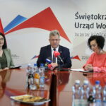 Galeria „Okrąglak” wznawia działalność - Radio Kielce 25.06.2024. Kielce. Urząd wojewódzki. Konferencja prasowa. Na zdjęciu (od lewej): Angelina Koseiek - rzecznik wojewody, Józef Bryk - wojewoda świętokrzyski, dr Lucyna Gozdek, artystka pochodząca ze Staszowa / Fot. Wiktor Taszłow -Radio Kielce