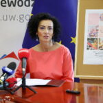 Galeria „Okrąglak” wznawia działalność - Radio Kielce 25.06.2024. Kielce. Urząd wojewódzki. Konferencja prasowa. Na zdjęciu: dr Lucyna Gozdek, artystka pochodząca ze Staszowa / Fot. Wiktor Taszłow -Radio Kielce
