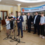 26.06.2024. Kielce. Urząd Miasta Kielce. Konferencja prasowa. Na zdjęciu (przemawia: Tomasz Porębski - Sekeretarz Miasta Kielce / Fot. Wiktor Taszłow - Radio Kielce