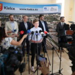 26.06.2024. Kielce. Urząd Miasta Kielce. Konferencja prasowa. Na zdjęciu (przemawia: Agata Wojda - prezydent Kielc / Fot. Wiktor Taszłow - Radio Kielce