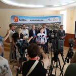 26.06.2024. Kielce. Urząd Miasta Kielce. Konferencja prasowa. Na zdjęciu (przemawia: Agata Wojda - prezydent Kielc / Fot. Wiktor Taszłow - Radio Kielce