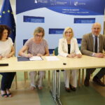 28.06.2024. Kielce. Urząd Marszałkowski. Podpisanie umów z wnioskodawcami projektów z programu regionalnego Fundusze Europejskie dla Świętokrzyskiego 2021-2027 / Fot. Wiktor Taszłow - Radio Kielce