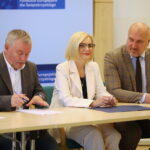 28.06.2024. Kielce. Urząd Marszałkowski. Podpisanie umów z wnioskodawcami projektów z programu regionalnego Fundusze Europejskie dla Świętokrzyskiego 2021-2027 / Fot. Wiktor Taszłow - Radio Kielce