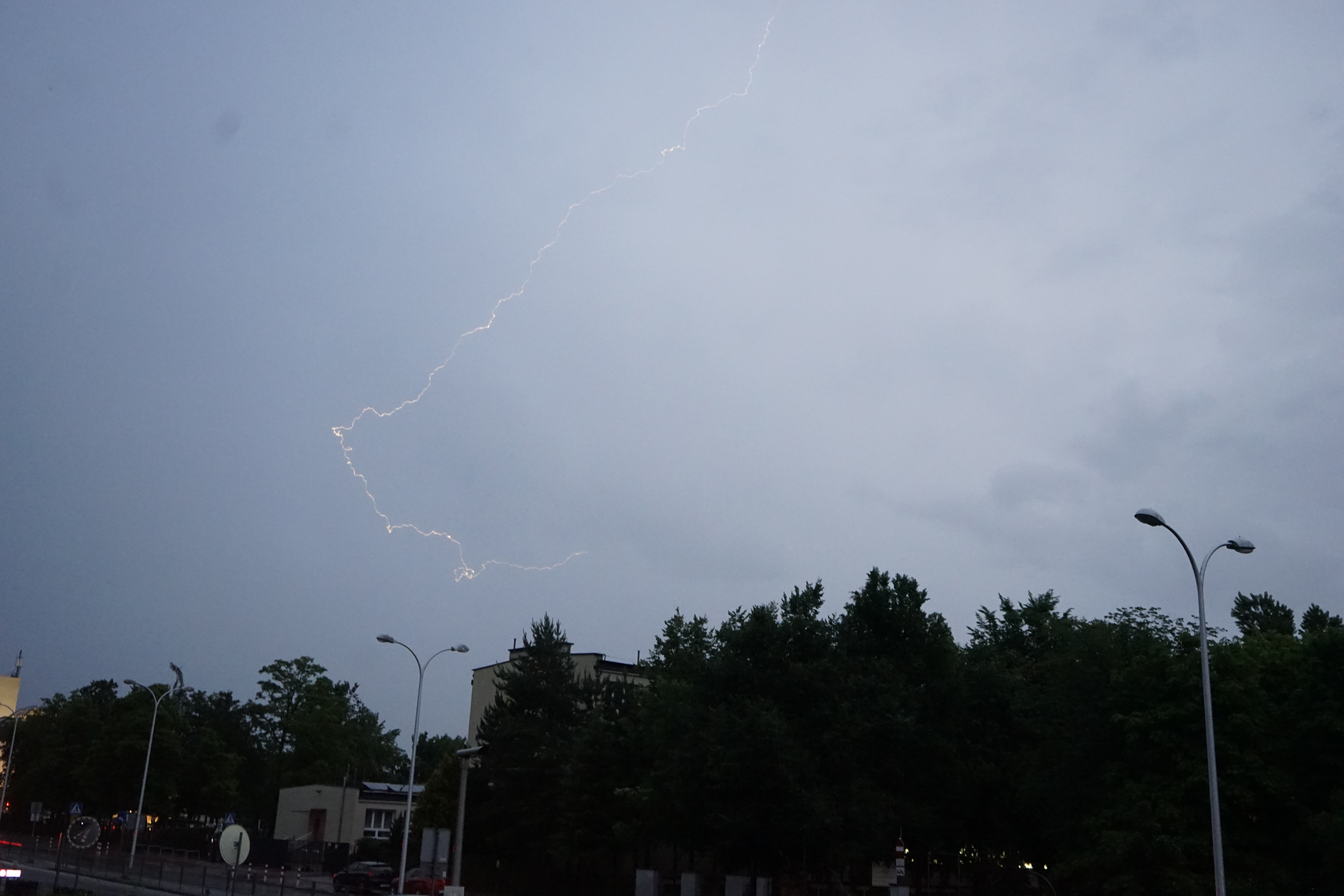 IMGW ostrzega przed burzami m.in. w centralnej części kraju