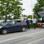 Nie ustąpił pierwszeństwa i uderzył w miejski autobus. Pasażerka w szpitalu