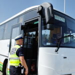 21.06.2024 Kielce. Akcja wakacje. Policja kontroluje autokar / Fot. Jarosław Kubalski - Radio Kielce
