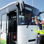 21.06.2024 Kielce. Akcja wakacje. Policja kontroluje autokar / Fot. Jarosław Kubalski - Radio Kielce