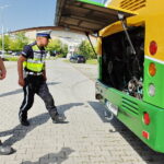 21.06.2024 Kielce. Akcja wakacje. Policja kontroluje autokar / Fot. Jarosław Kubalski - Radio Kielce