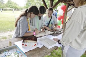 01.06.2024. Tokarnia. Park Etnograficzny. Kiermasz z okazji Dnia Dziecka / Fot. Jarosław Kubalski - Radio Kielce