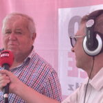 28.06.2024. Sandomierz. 21. Festiwal Filmów i Spotkań Niezwykłych. Na zdjęciu (od lewej): Marian Dziędziel, Ryszard Koziej - Radio Kielce. / Fot. Piotr Michalski - Radio Kielce
