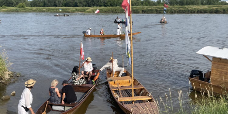 Rozpoczynają się wianki flisacki w Sandomierzu - Radio Kielce Rozpoczynają się wianki flisacki w Sandomierzu