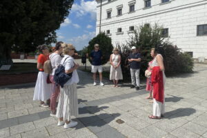 23.06.2024. Wycieczka śladami rodziny Skotnickich. / Fot. Grażyna Szlęzak - Radio Kielce