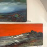 29.06.2024. Sandomierz. Prace artystów ze stowarzyszenia Emocjonaliści z Warszawy w Muzeum Historii Polskiego Ruchu Ludowego / Fot. Grażyna Szlęzak - Radio Kielce