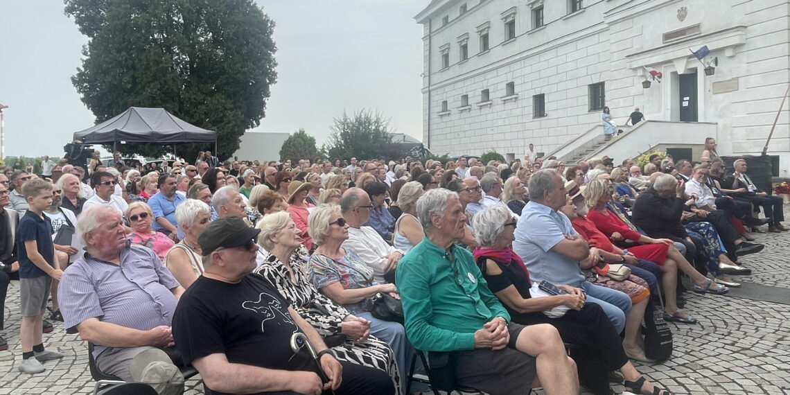 30.06.2024. Sandomierz. Gala kończąca 21. Festiwal Filmów - Spotkań Niezwykłych. / Fot. Grażyna Szlęzak - Radio Kielce
