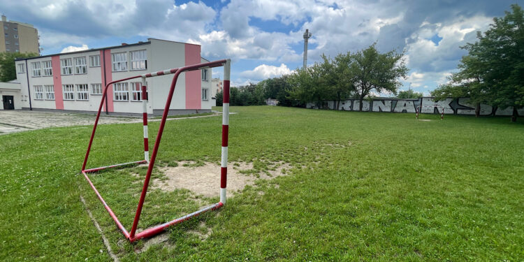 18.06.2024. Kielce. Boisko przy Szkole Podstawowej nr 28 w Kielcach / Fot. Wiktor Taszłow - Radio Kielce