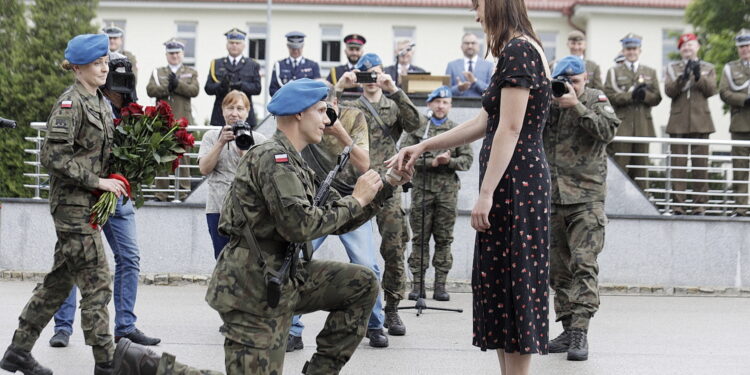 Oświadczyny podczas przysięgi wojskowej