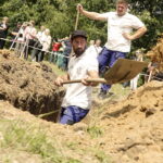 07.06.2024 Kielce Targi NECROEXPO. Międzynarodowe zawody w kopaniu grobów na czas / Fot. Jarosław Kubalski - Radio Kielce