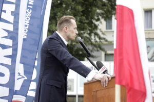 07.06.2024 Kielce. Spotkanie z liderami KW Konfederacja Wolność i Niepodległość. Na zdjęciu poseł Konrad Berkowicz / Fot. Jarosław Kubalski - Radio Kielce