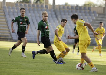 Kto wygra derby w Ożarowie? Star Starachowice podejmuje Czarnych Połaniec