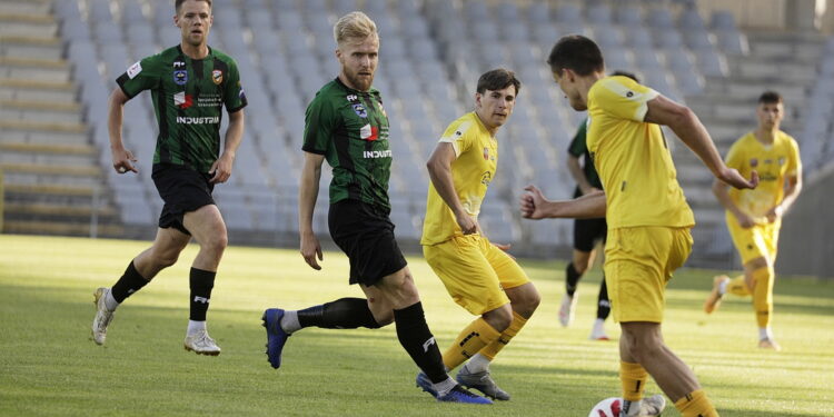 Kto wygra derby w Ożarowie? Star Starachowice podejmuje Czarnych Połaniec