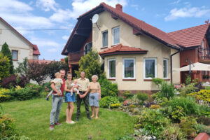 Paulina i Mateusz Bąba z rodziną. / Fot. KRUS Kielce