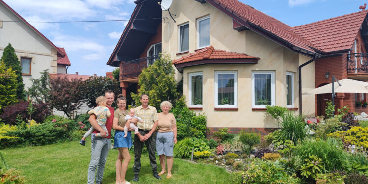 Paulina i Mateusz Bąba z rodziną. / Fot. KRUS Kielce