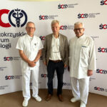 28.06.2024. Kielce. ŚCO. Warsztaty - „Chirurgiczna rehabilitacja głosu po całkowitej laryngektomii”. Na zdjęciu (od lewej): dr Sławomir Okła kierownik kliniki Otolaryngologii, Chirurgii Głowy i Szyi w ŚCO, prof. Michiel van den Brekel z Nederlands Cancer Institute w Amsterdamie, prof. Stanisław Góźdź dyrektor ŚCO / Fot. Daniel Czwartosz - Radio Kielce