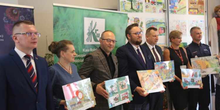 „Bezpiecznie na wsi mamy, bo o zdrowie dbamy” – KRUS rozdał dzieciom nagrody - Radio Kielce