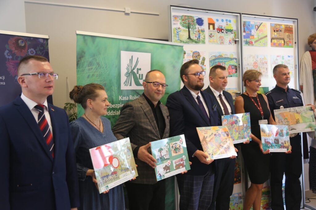 „Bezpiecznie na wsi mamy, bo o zdrowie dbamy” – KRUS rozdał dzieciom nagrody 2 Wojewódzki etap XIV edycji Ogólnopolskiego Konkursu Plastycznego / Fot. Kasa Rolniczego Ubezpieczenia Oddział Regionalny w Kielcach