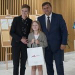 14.06.2024 Kielce Urząd Wojewódzki. Wręczenie nagród w konkursie „Życzenia dla Polski”Na zdjęciu (od lewej): Agata Wojda prezydentka Kielc, Anna Kasprzycka - zdobywca pierwszego miejsca w kategorii dzieci 6-10 rysunek, wicewojewoda Michał Skotnicki / Fot. Aleksandra Kwaśniewska - Radio Kielce