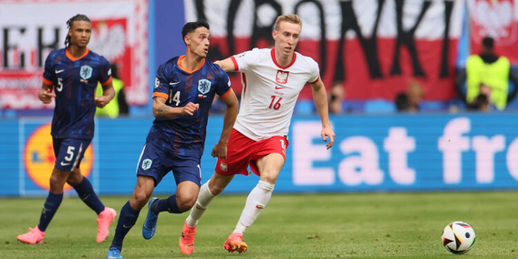 Polska przegrała z Holandią 1:2 w meczu piłkarskich mistrzostw Europy