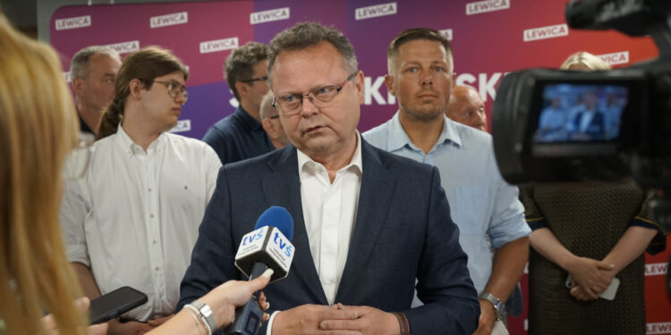 Prokuratura odmówiła wszczęcia śledztwa ws. rzekomego pobicia przez posła Szejnę działaczki