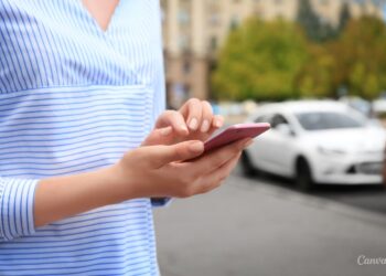 Kierowcy z tzw. taksówek na aplikację muszą mieć polskie prawo jazdy