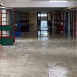 10.06.2024 Kielce. Zalana szatnia w Szkole Podstawowej nr 32 po przejściu nawałnicy przez miasto. / Fot. Piotr Kwaśniewski - Radio Kielce