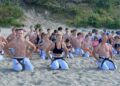 Karatecy KKM Morawica trenowali nad morzem. Wcześniej zdali egzamin