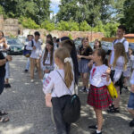 05.07.2024. Dzieci z Ukrainy zwiedzają Sandomierz w ramach kolonii zorganizowanej przez Caritas Diecezji Sandomierskiej / Fot. Grażyna Szlęzak - Radio Kielce