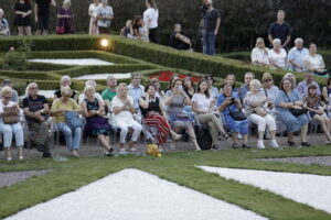 Muzyka Fryderyka Chopina rozbrzmiewała w ogrodzie włoskim w Kielcach - Radio Kielce