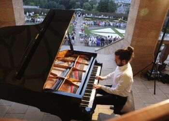 Kielce. Koncert z cyklu "Chopinowskie inspiracje". Na zdjęciu Eryk Parchański / Fot. Jarosław Kubalski - Radio Kielce